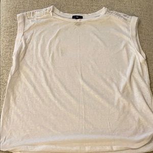 Gap tee